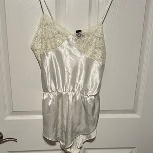 Jolynn vintage  Ivory Lace Satin Chemise